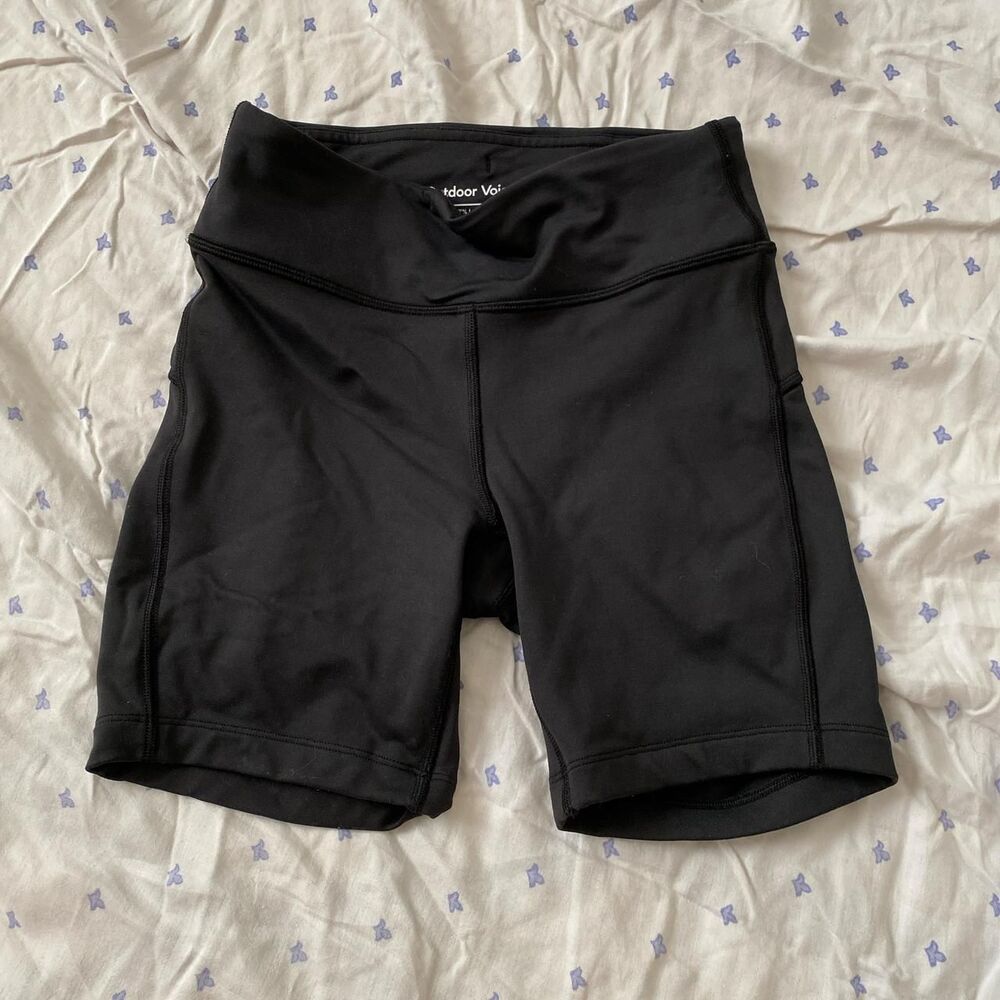 outdoor voices tech sweat 6" short in black